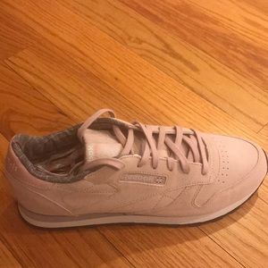 Reebok Sneakers